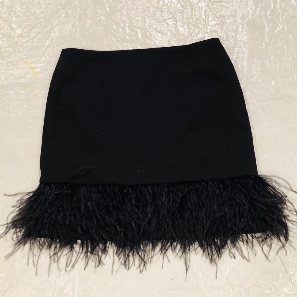 Stunning Feather Skirt***US 6 $485 - Picture 3 of 5